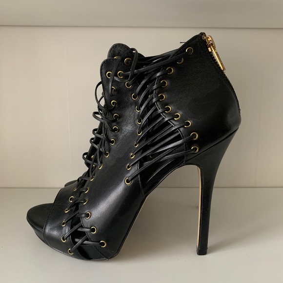 Black booties with cutout Strapped detail - Picture 1 of 3